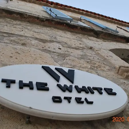 Hotel The White 2*