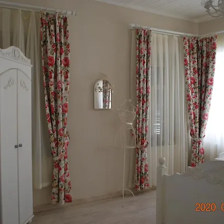 Hotel The White 2*