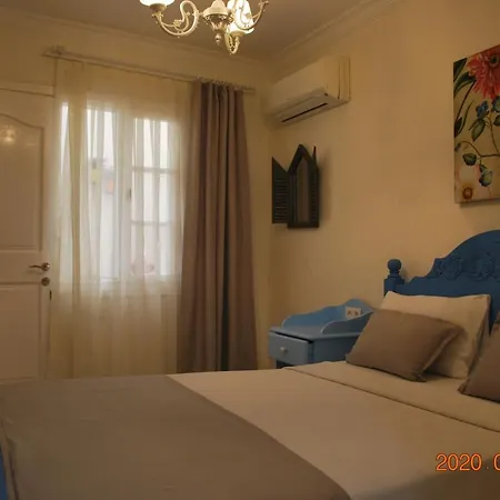 Hotel The White