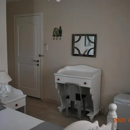 Hotel The White 2*
